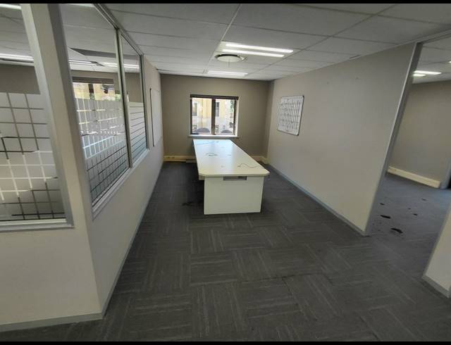 509M² OFFICE TO LET IN MAGALIESSIG